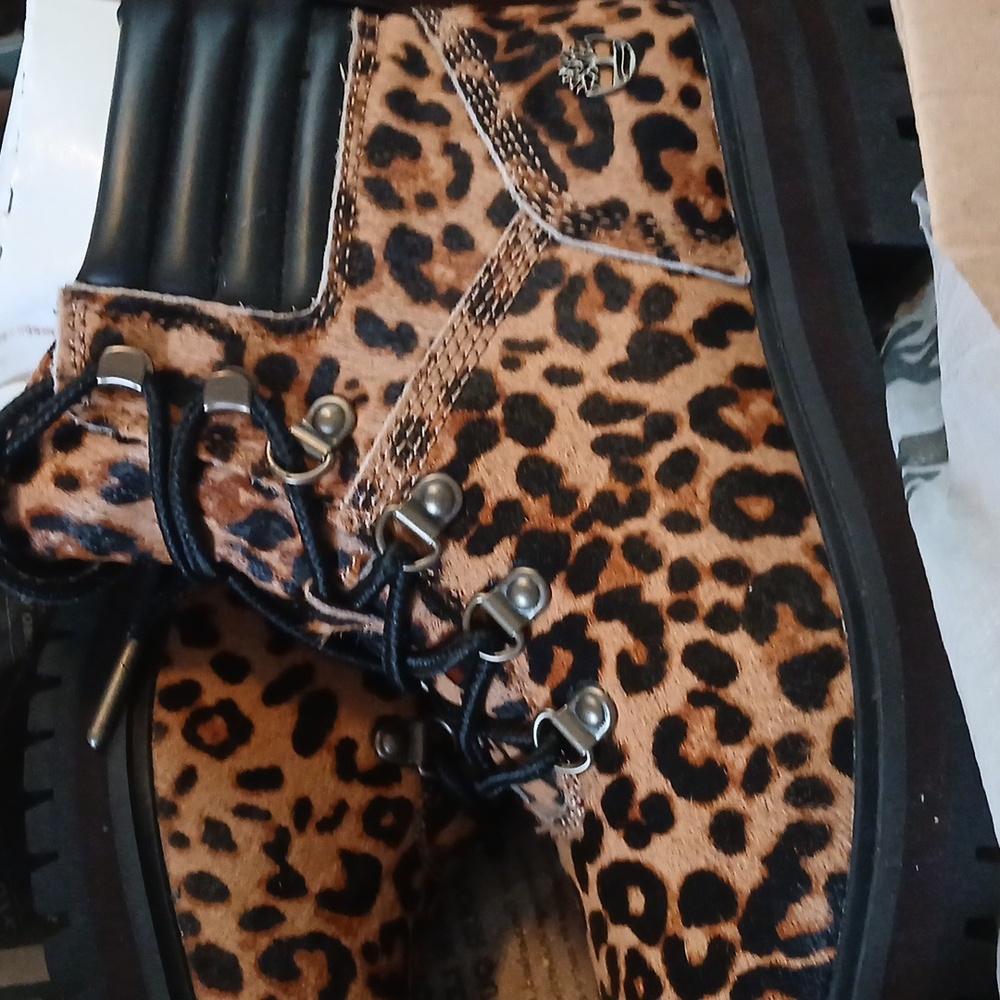 Timberland Women's Leopard  Boots